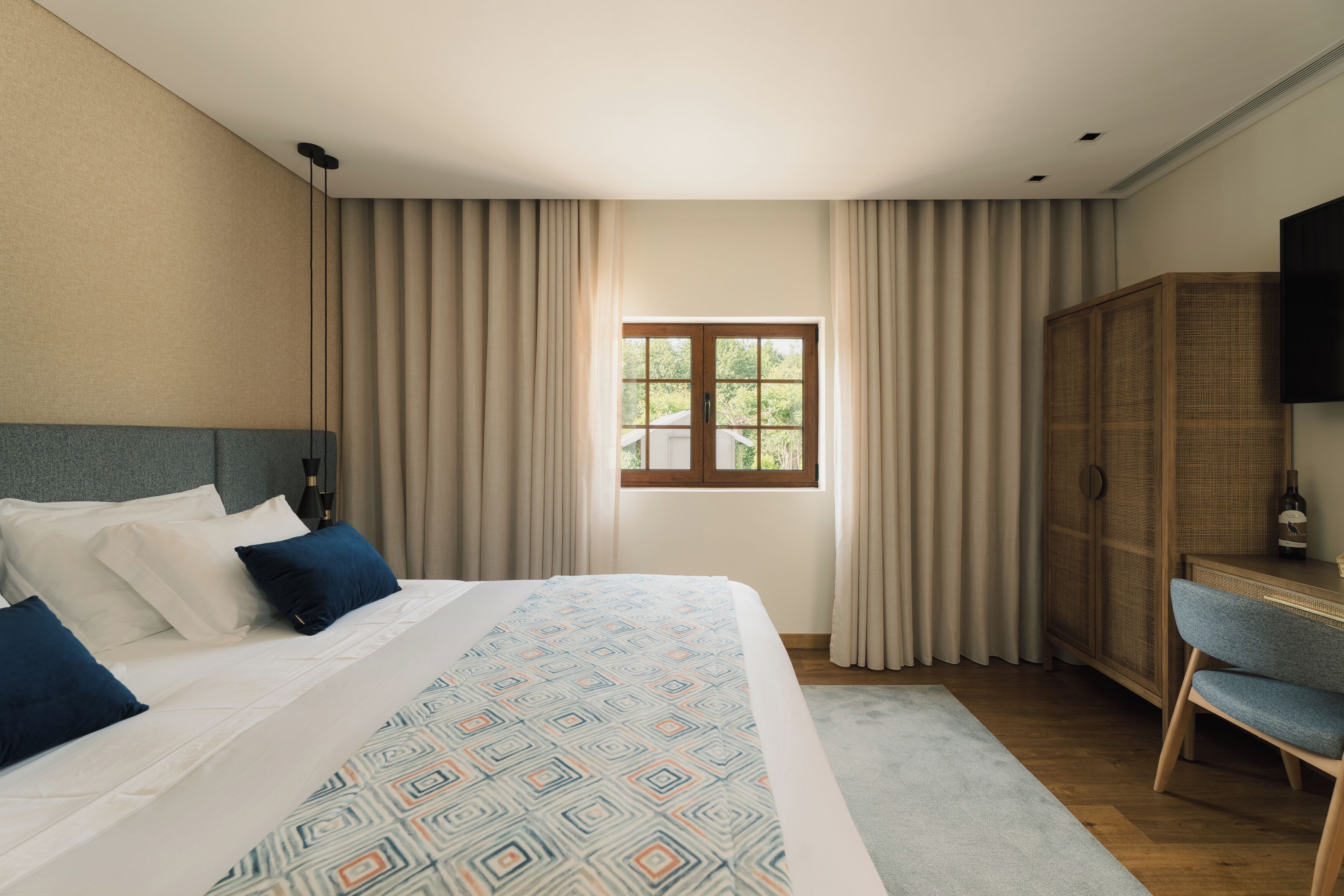 Deluxe Room | In-room safe, individually decorated, desk, iron/ironing board