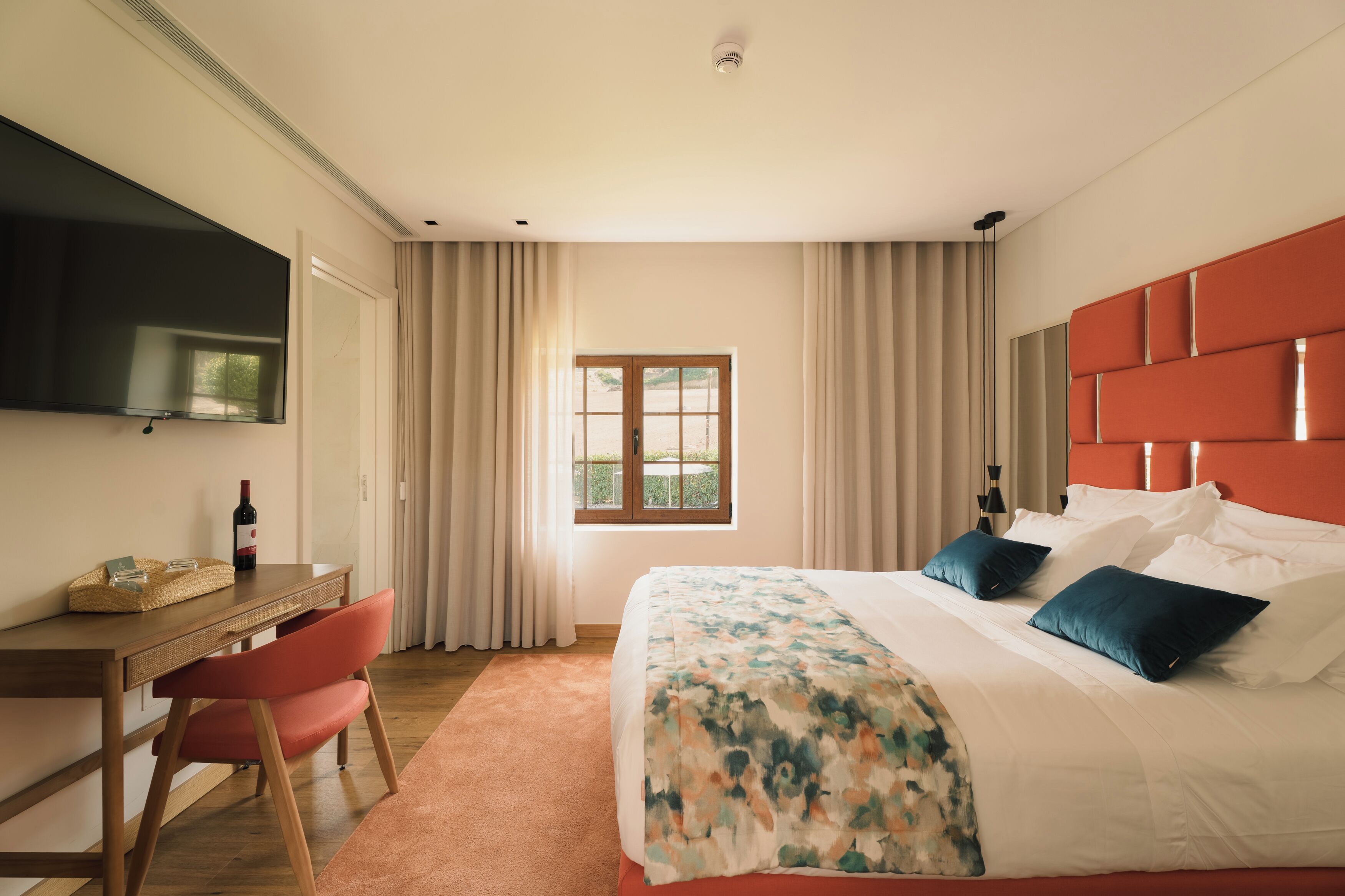 Standard Room | In-room safe, individually decorated, desk, iron/ironing board
