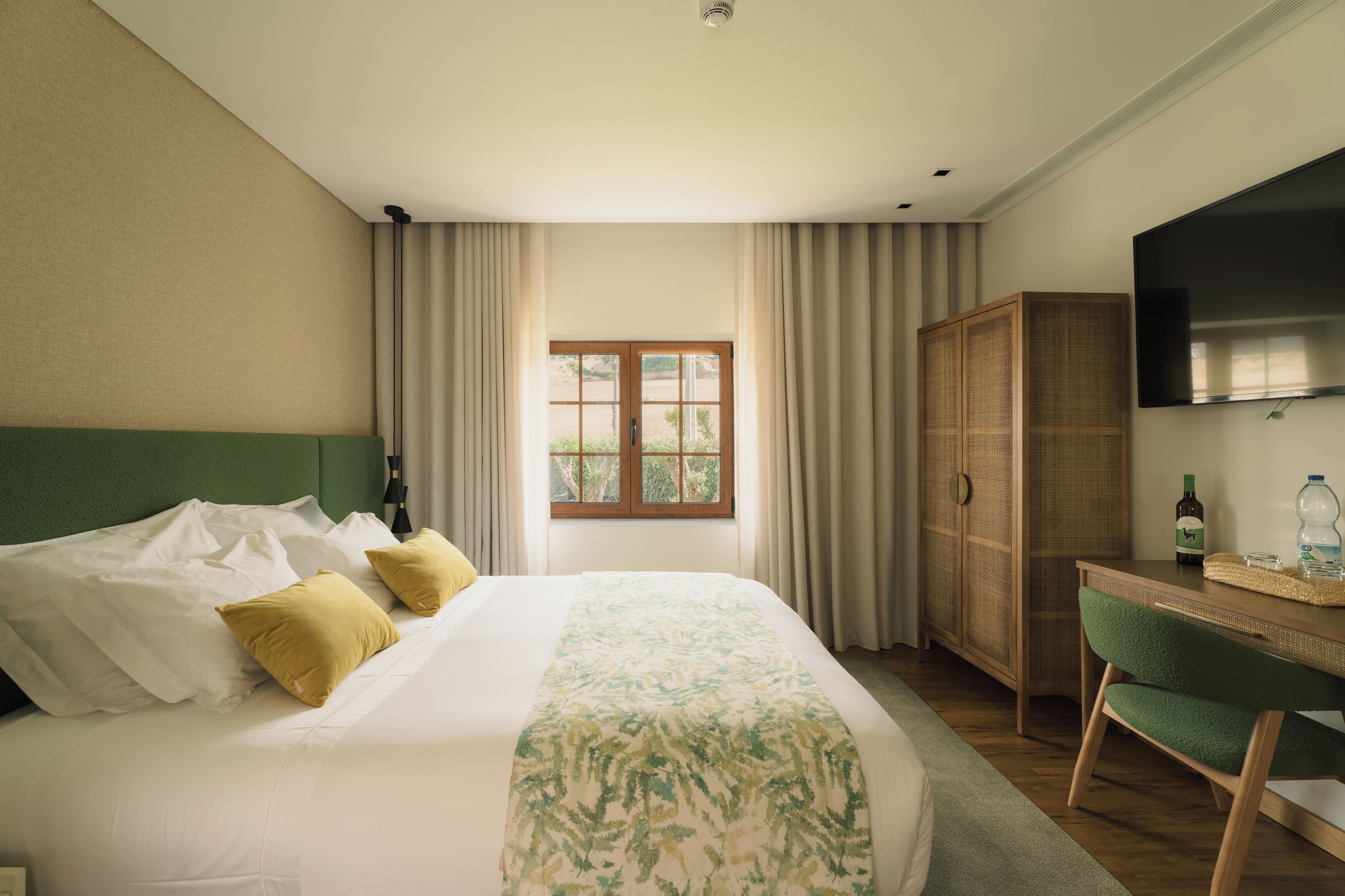 Standard Room | In-room safe, individually decorated, desk, iron/ironing board