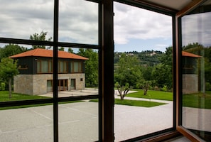Caja de seguridad en la habitación y decoración personalizada