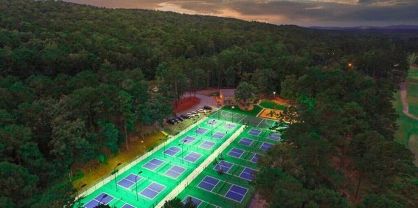 Sport court - Tranquil Beauty on Balboa Golf Course! (Hot Springs)