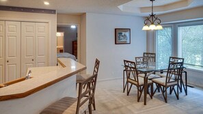 Dining - Tranquil Beauty on Balboa Golf Course! (Hot Springs)