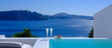 Traditional Villa, 2 Bedrooms, Private Plunge Pool, Caldera View | 2 chambres, coffre-fort, rideaux d’obscurcissement