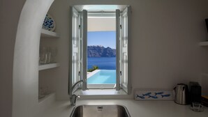 Traditional Villa, 2 Bedrooms, Private Plunge Pool, Caldera View | إطلالة الغرفة