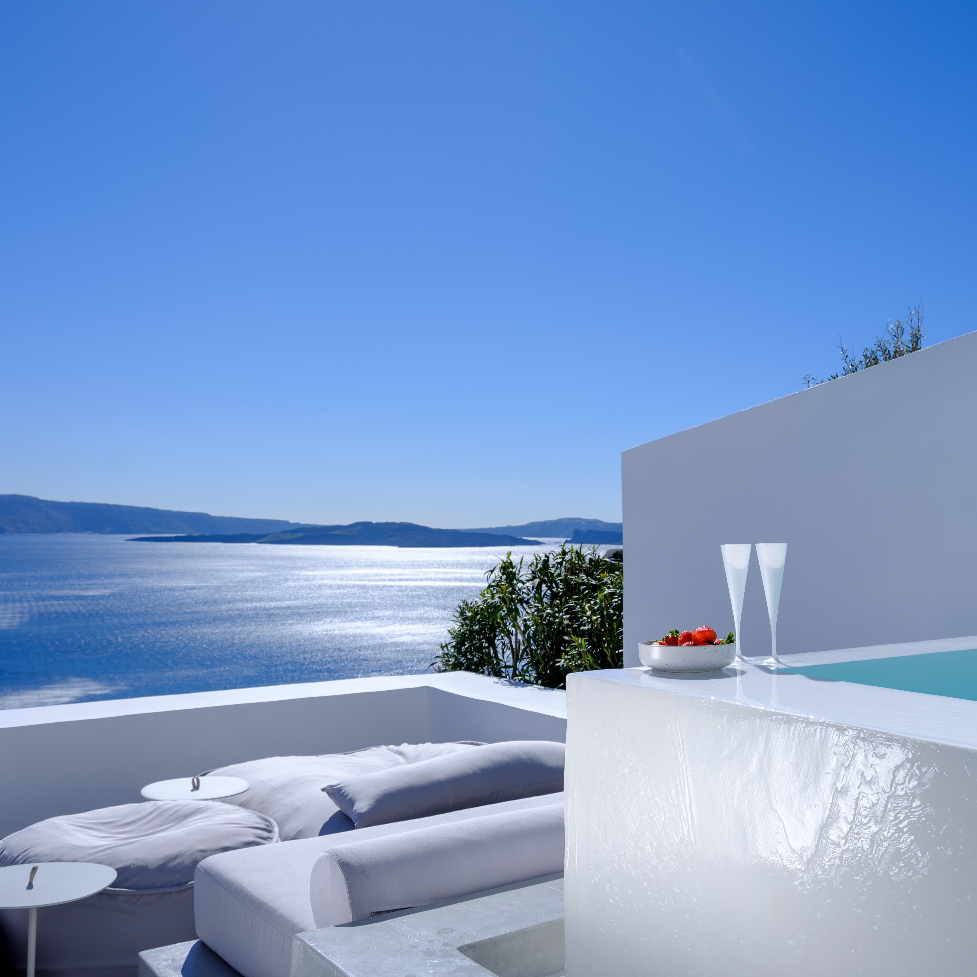 Traditional Villa, 2 Bedrooms, Private Plunge Pool, Caldera View | 2 camere, una cassaforte in camera, tende oscuranti, insonorizzazione