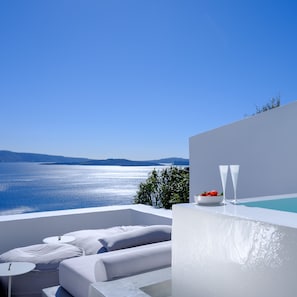 Traditional Villa, 2 Bedrooms, Private Plunge Pool, Caldera View