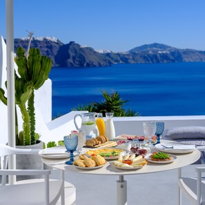 Free daily full breakfast
