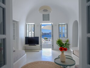 Traditional Villa, 2 Bedrooms, Private Plunge Pool, Caldera View | Living area - Lathouri Cave (Santorini)