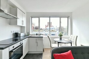Fridge, oven, stovetop, dishwasher