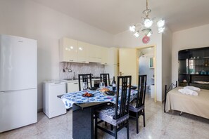 Dining - Air-conditioned Studio near the Sea With Wi-Fi Garden and Bike (Porto Cesareo)