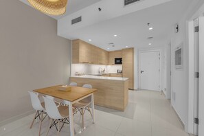 Fridge, microwave, oven, dishwasher - Waves - Charming Apt With Balcony, Minutes From The Beach (Dubai)