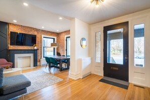 Interior - The Buckeye Retreat Mansion (Columbus)