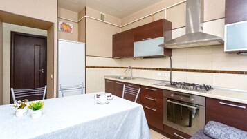 Refrigerador, microondas, horno, placa de cocina