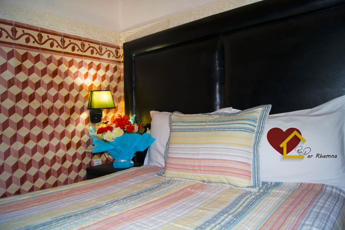 Chambre | 1 chambre, coffre-fort, accès au Wi-Fi (inclus), literie fournie