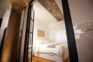 1 chambre, bureau, fer et planche à repasser, Wi-Fi