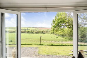 Interior - Romantic Hot Tub Lodge , Stunning Views (Haverfordwest)