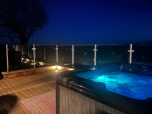 Romantic Hot Tub Lodge , Stunning Views