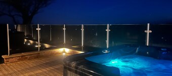 Romantic Hot Tub Lodge , Stunning Views