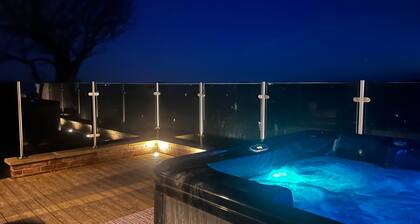 Romantic Hot Tub Lodge , Stunning Views