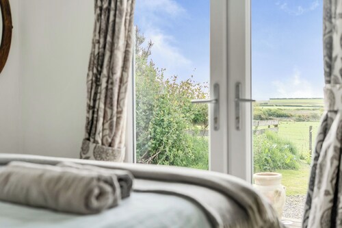 Romantic Hot Tub Lodge , Stunning Views