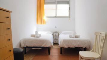 2 chambres, fer et planche Ă repasser, Wi-Fi gratuit, draps fournis