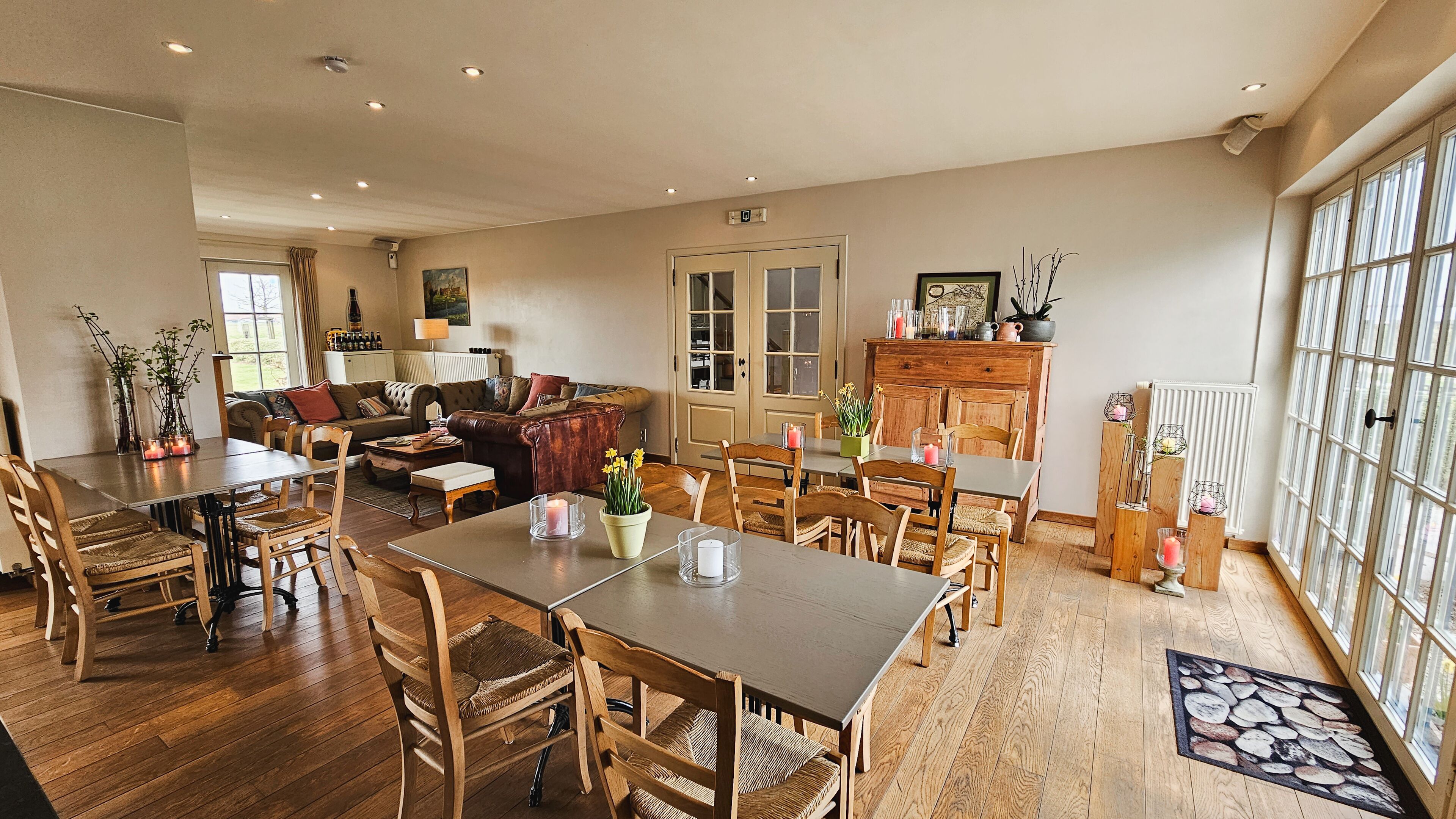 Free daily full breakfast 