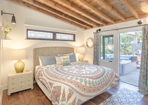3 bedrooms, desk, iron/ironing board, free WiFi