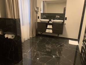 Dutxa, assecador de cabells i tovalloles