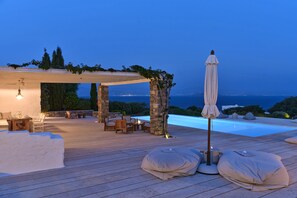 Outdoor pool - VILLA EKAVI FILIZI - Seaside Residence just outside of Naousa (Naousa)