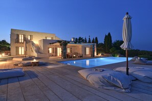 Outdoor pool - VILLA EKAVI FILIZI - Seaside Residence just outside of Naousa (Naousa)