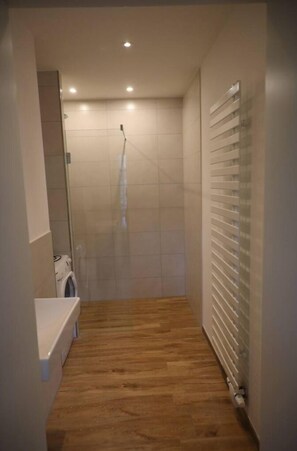 Shower, hair dryer, towels, soap - Old schoolhouse in the Lüneburg Heath (Lachendorf)