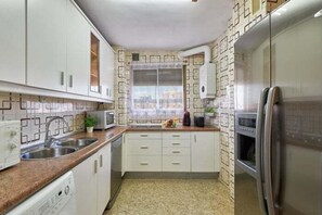 Kühlschrank, Mikrowelle, Geschirrspüler