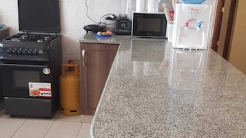 Apartment | Dapur peribadi | Peti sejuk, ketuhar gelombang mikro, ketuhar, dapur