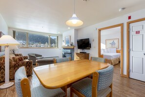 Dining - Lakeside Condo in Keystone w/ Mountain Views, Short Walk to Shops & Dining! (Keystone)