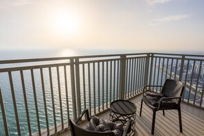 Balcony - Waves - Sea View Luxury 3 Bedroom Apartment With Balcony (Dubai)