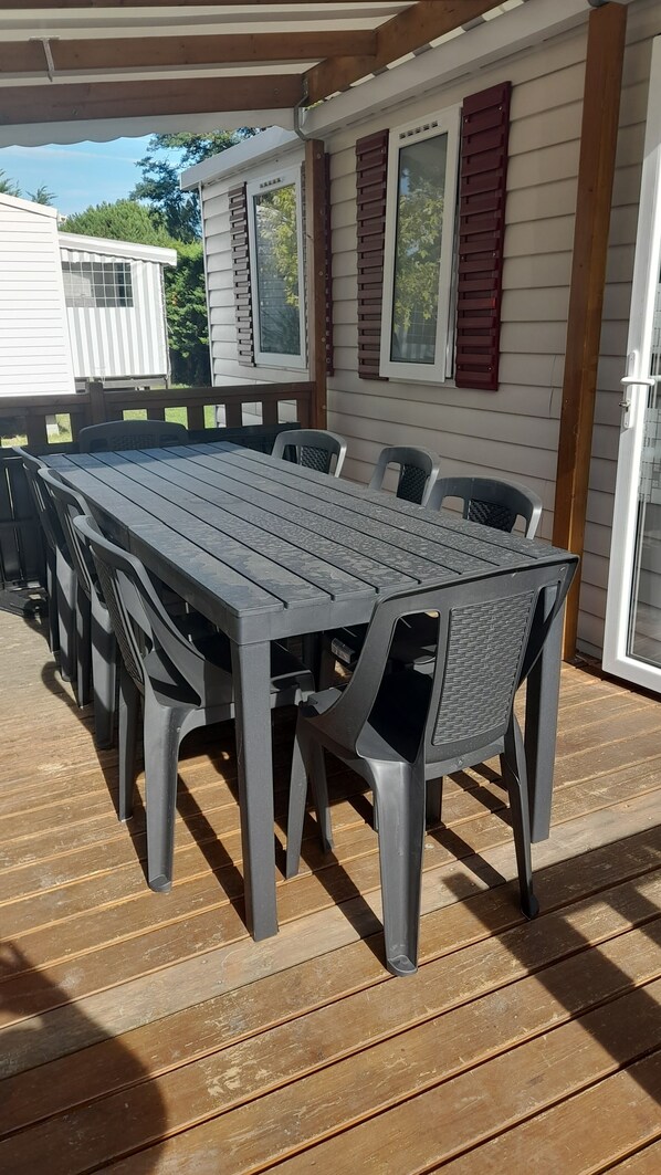 Outdoor dining - Charmant Mobilhome Proche de la mer (Saint-Jean-de-Monts)
