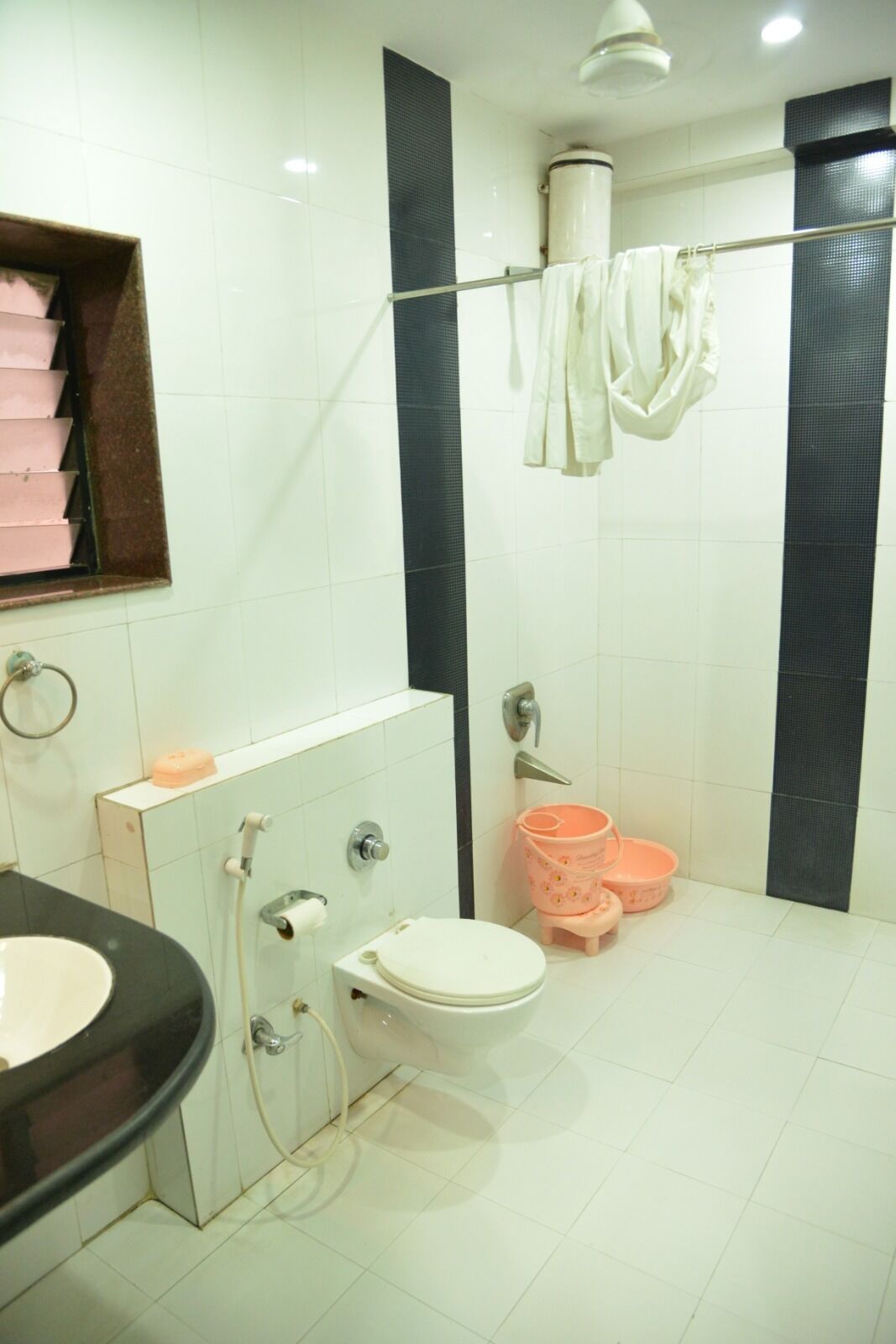 deluxe room | bathroom