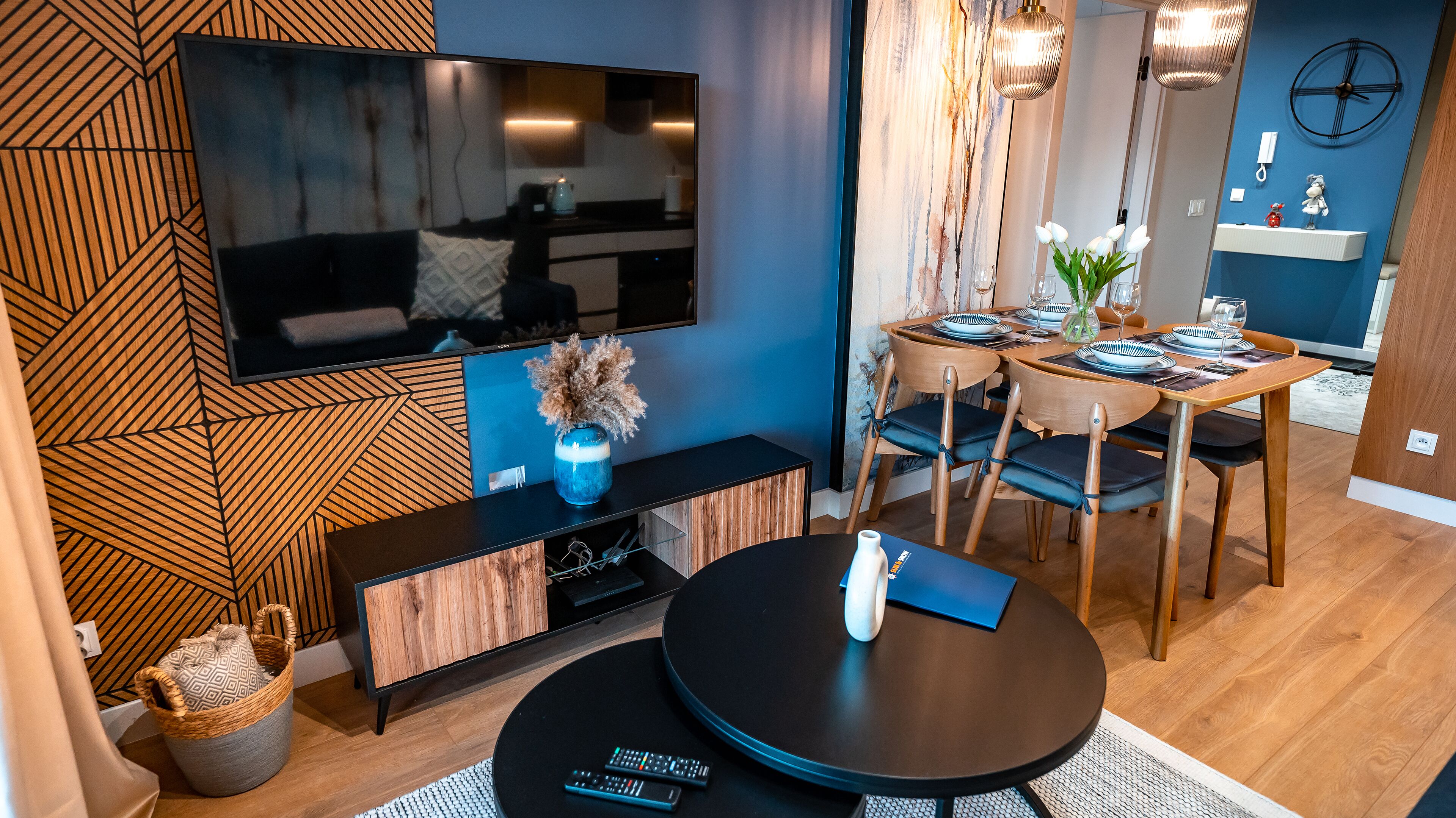 Apartment (Cicha 18/7B) | Living area | Flat-screen TV