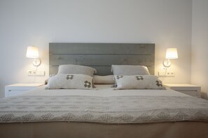 Panoramic Double Room | In-room safe, individually decorated, individually furnished, desk - La Posada de Ojebar (Rasines)