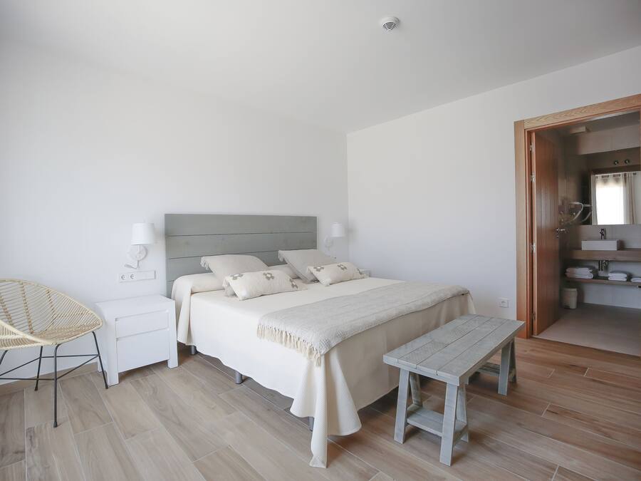 Phòng đôi có tầm nhìn toàn cảnh | Két bảo mật tại phòng, trang trí khác biệt