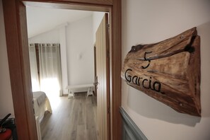 Standard Double Room | In-room safe, individually decorated, individually furnished, desk - La Posada de Ojebar (Rasines)