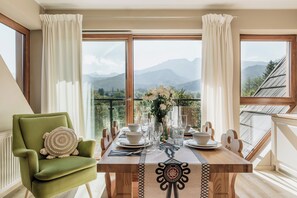 Comfort Apartment | Dining room - Landscape Szymoszkowa - LoftAffair (Zakopane)