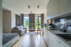 Design Studio Suite | Individually decorated, individually furnished, iron/ironing board - Landscape Szymoszkowa - LoftAffair (Zakopane)