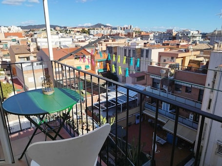 Business Apartment | 3 bedrooms, down comforters, desk, laptop workspace