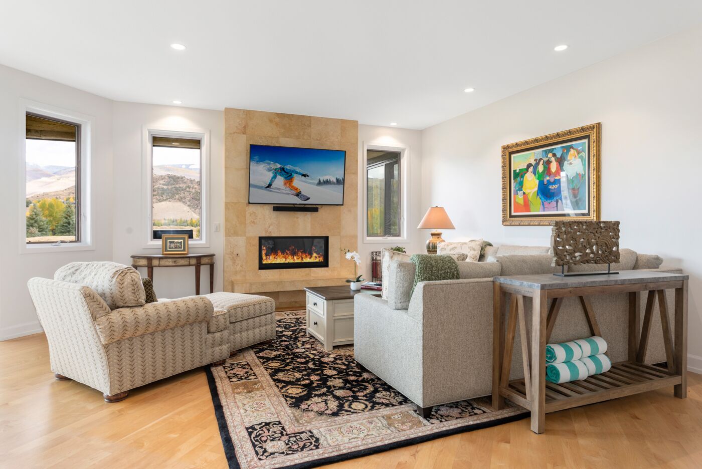 Elegant Arrowhead Townhome with Easy Slope Access, Community Pool & Hot Tub