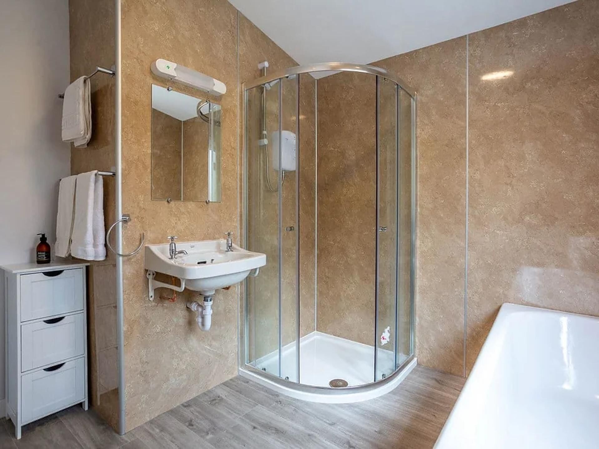 Chalet | Bathroom | Separate bathtub and shower, deep-soaking bathtub, hair dryer, towels