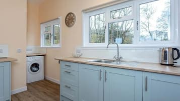 Chalet | Cuisine privée | Réfrigérateur, micro-ondes, four, plaque de cuisson