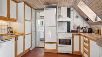 Refrigerador, horno, parrilla de estufa y lavavajillas