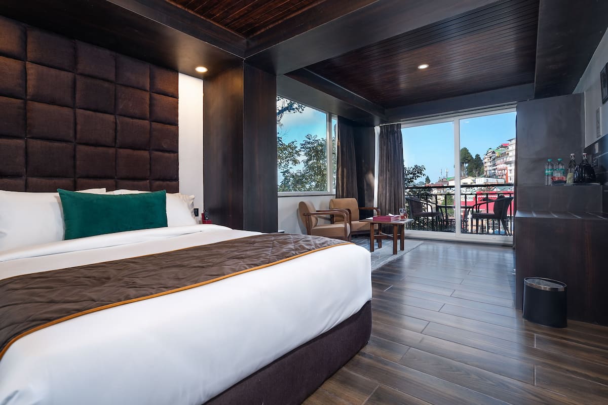 Deluxe View Room with Private Balcony | 1 quarto, quartos à prova de som, Wi-Fi de cortesia
