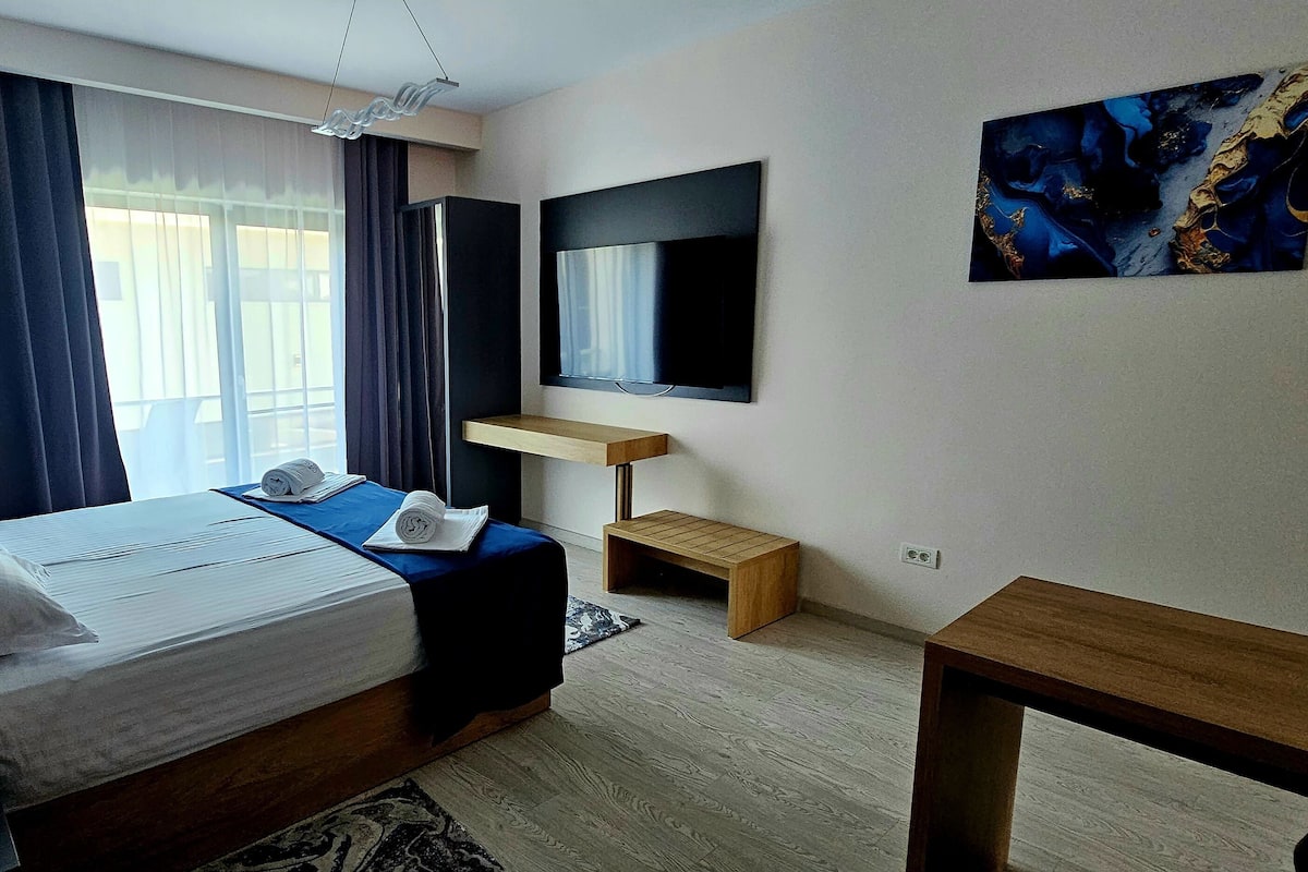 Deluxe Double Room | 1 bedroom, premium bedding, memory-foam beds, in-room safe